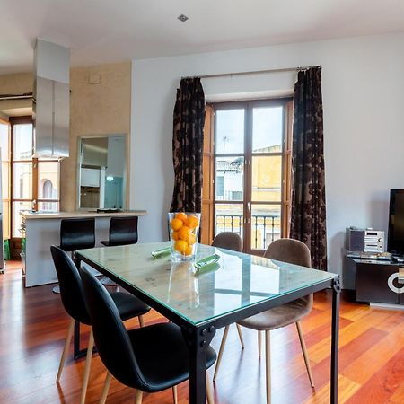 Cathedral Apartment, Upper Floor Apartment Sevilla Exterior foto