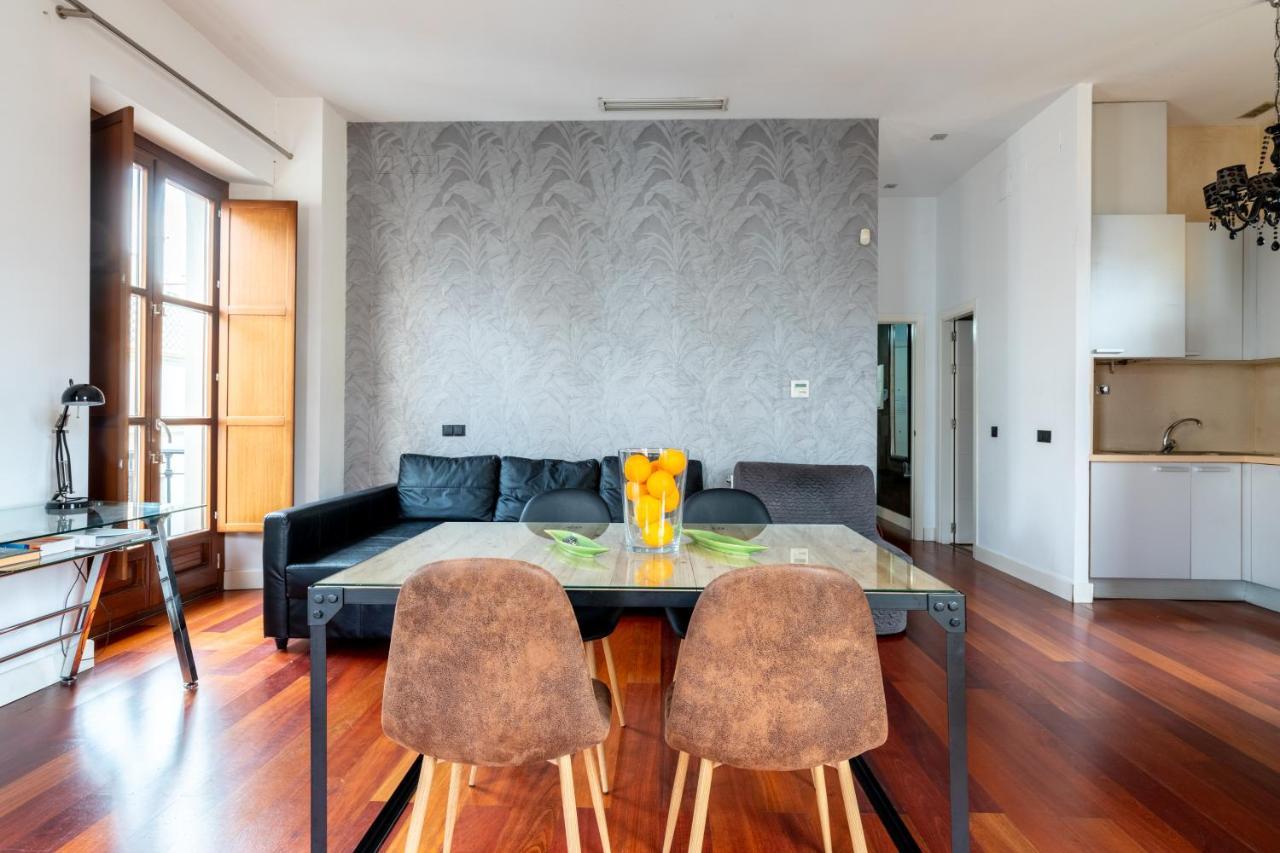 Cathedral Apartment, Upper Floor Apartment Sevilla Exterior foto