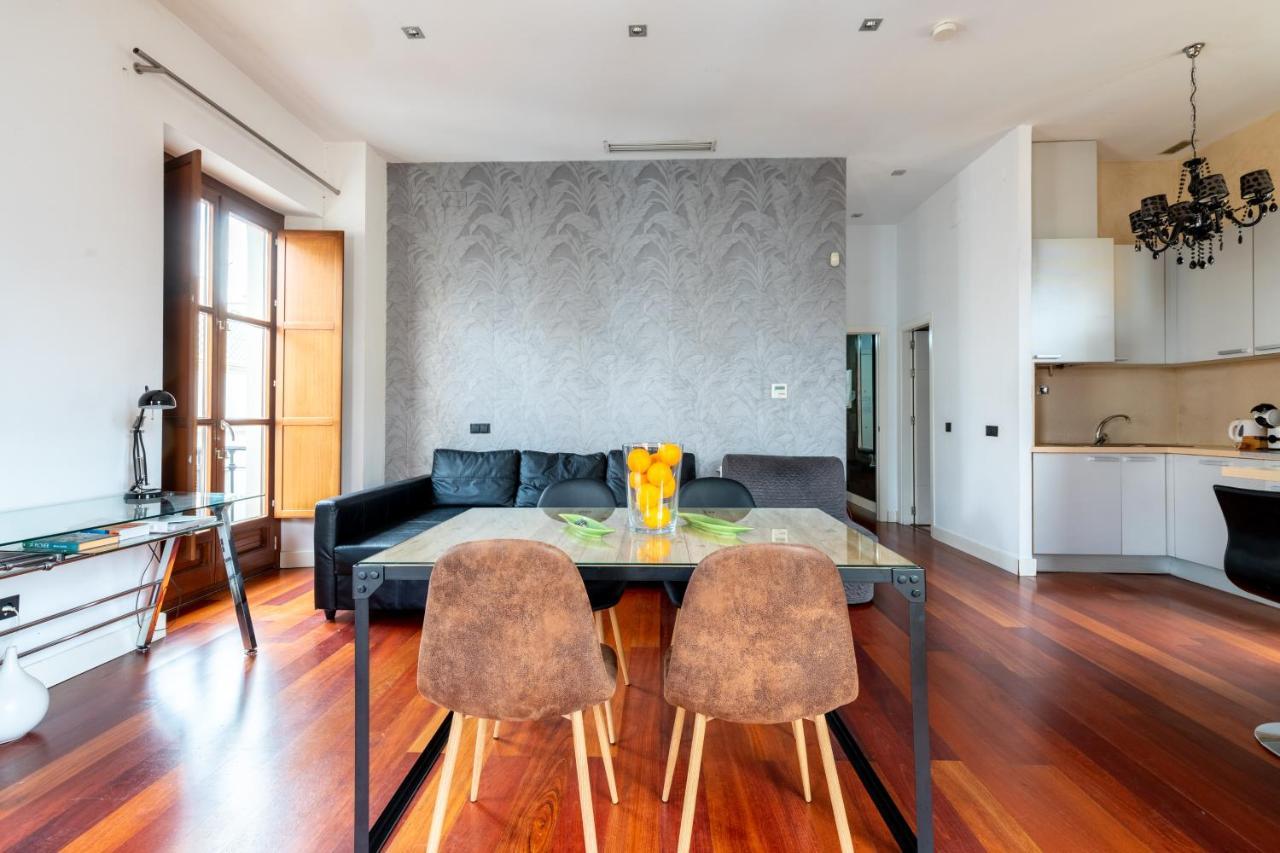 Cathedral Apartment, Upper Floor Apartment Sevilla Exterior foto