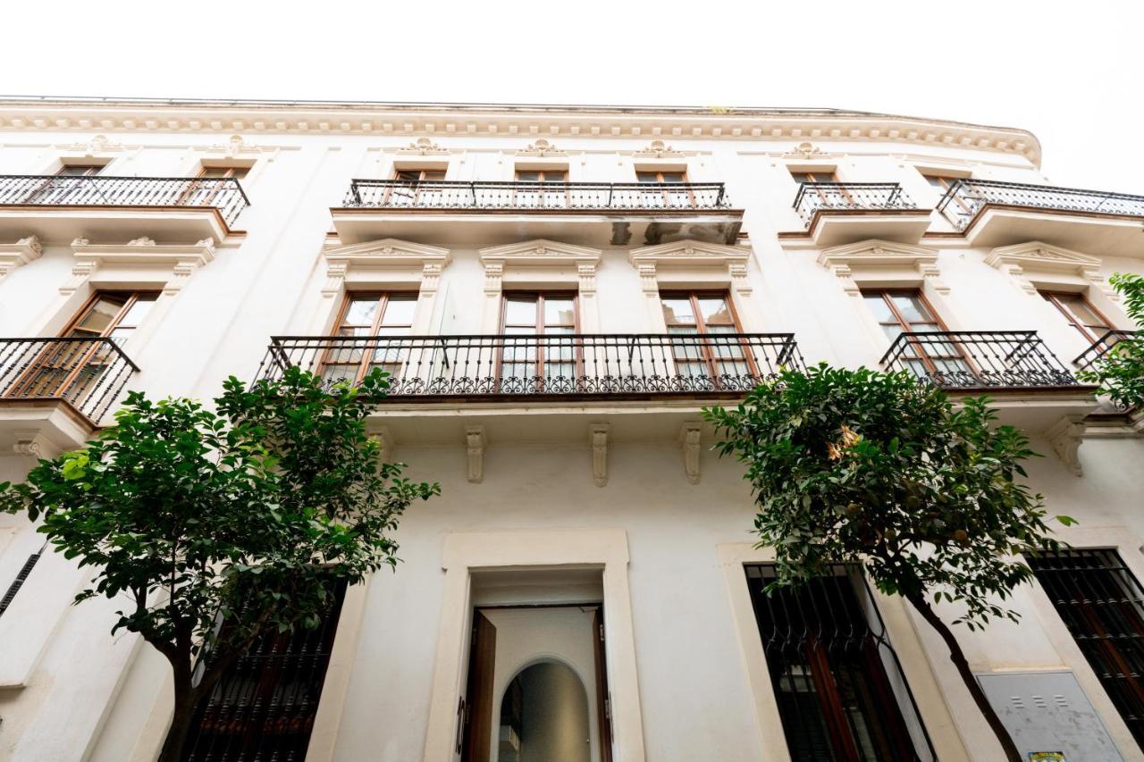 Cathedral Apartment, Upper Floor Apartment Sevilla Exterior foto