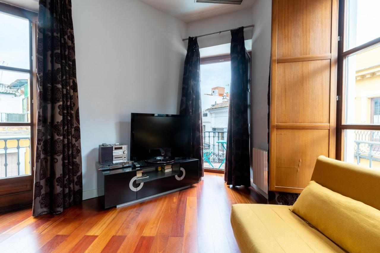 Cathedral Apartment, Upper Floor Apartment Sevilla Exterior foto