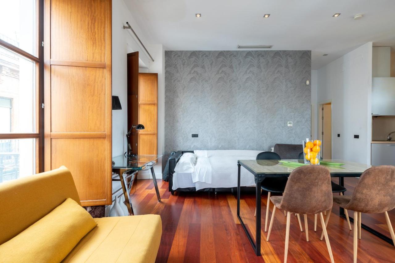 Cathedral Apartment, Upper Floor Apartment Sevilla Exterior foto