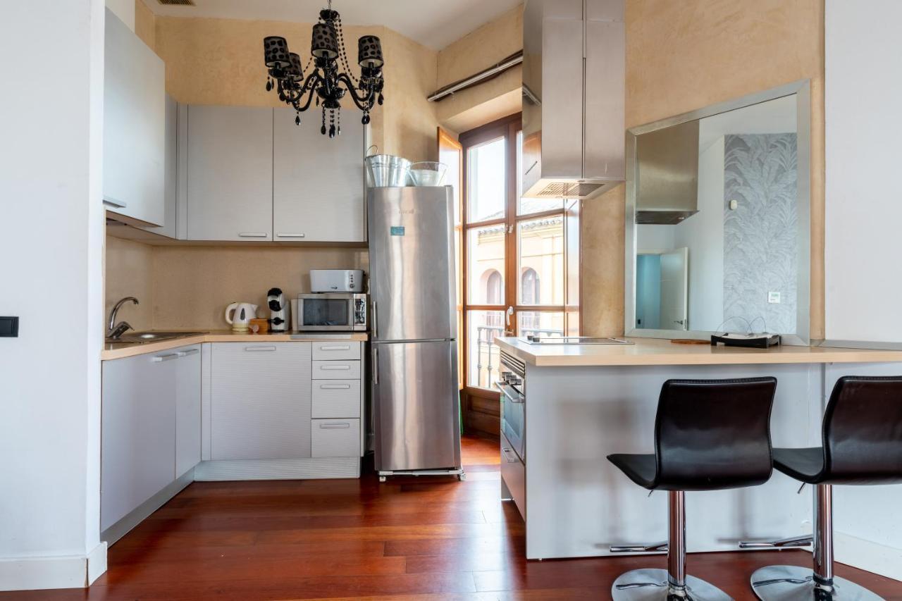 Cathedral Apartment, Upper Floor Apartment Sevilla Exterior foto
