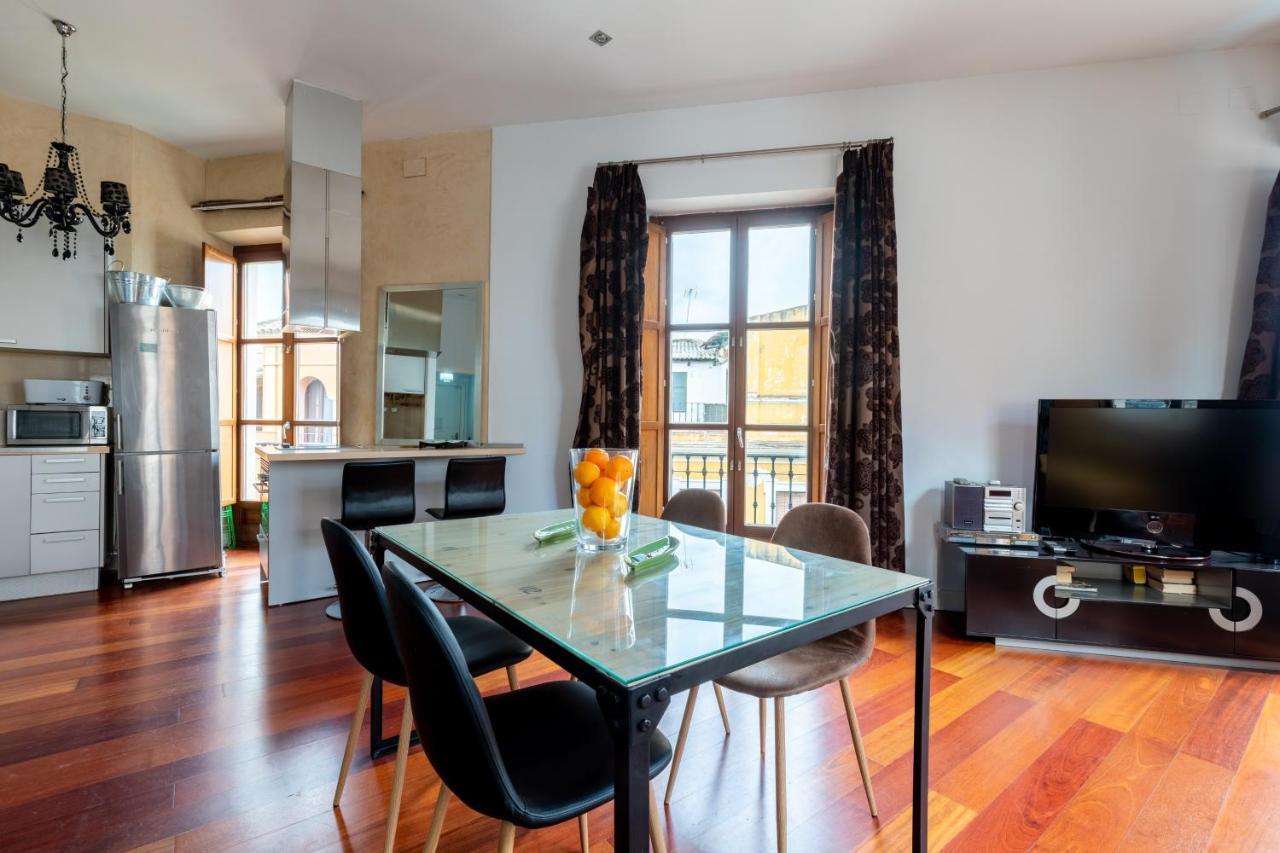 Cathedral Apartment, Upper Floor Apartment Sevilla Exterior foto