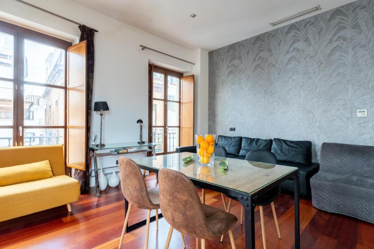 Cathedral Apartment, Upper Floor Apartment Sevilla Exterior foto