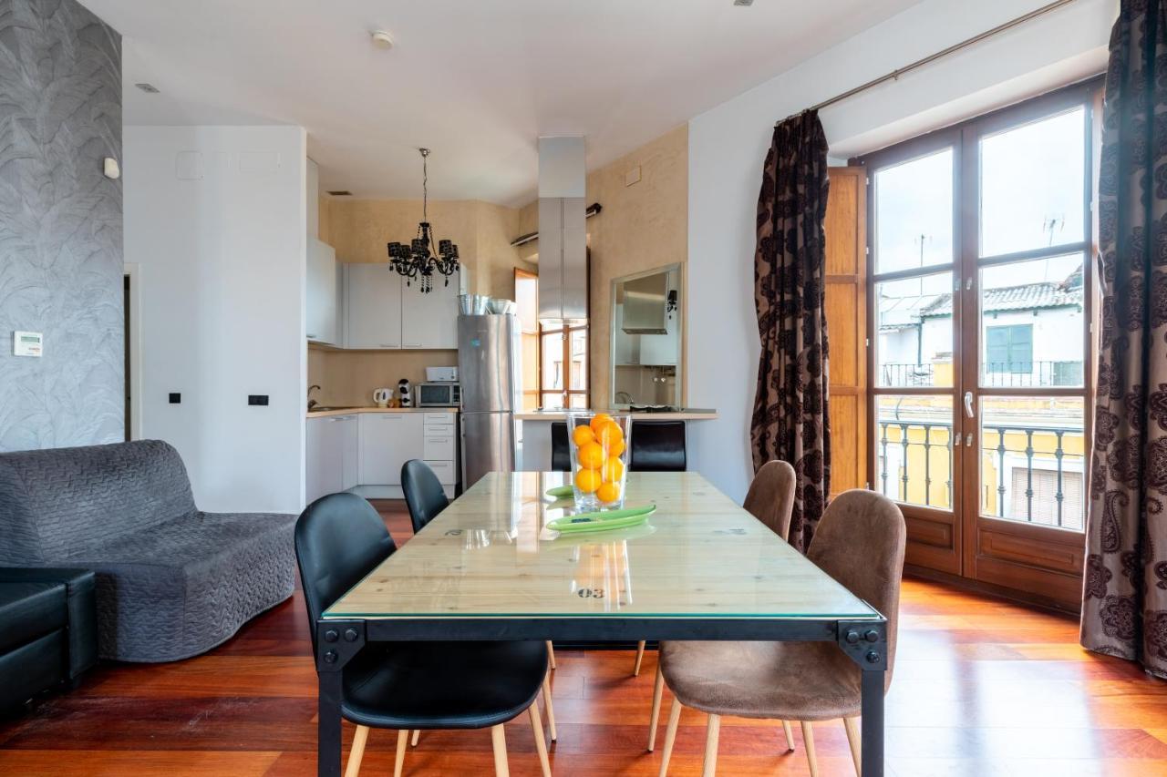 Cathedral Apartment, Upper Floor Apartment Sevilla Exterior foto