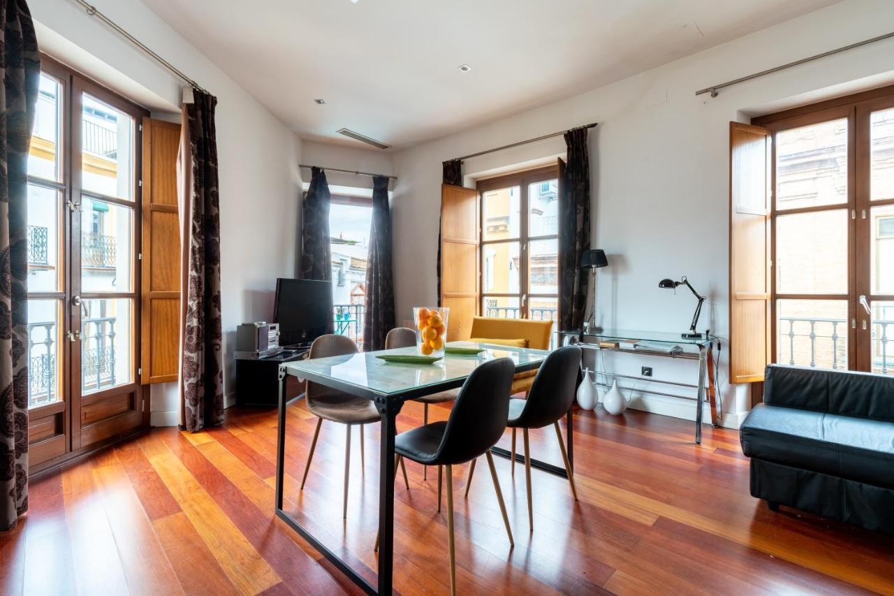 Cathedral Apartment, Upper Floor Apartment Sevilla Exterior foto