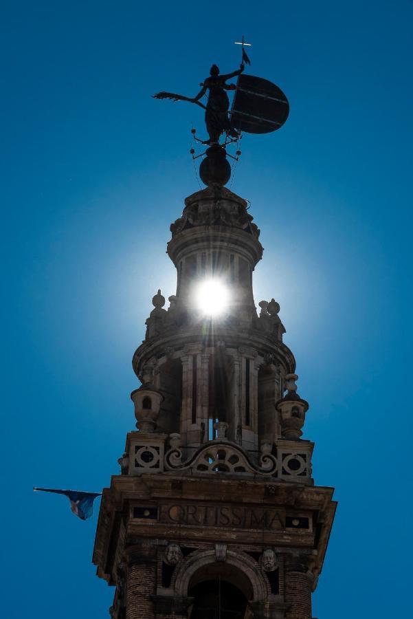 Cathedral Apartment, Upper Floor Apartment Sevilla Exterior foto